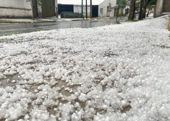 Una fuerte granizada cubrió de blanco calles y avenidas de Cuautitlán Izcalli