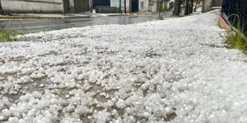 Una fuerte granizada cubrió de blanco calles y avenidas de Cuautitlán Izcalli