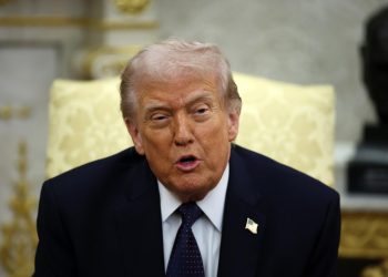 Donald Trump en la Casa Blanca discutiendo sanciones comerciales contra España