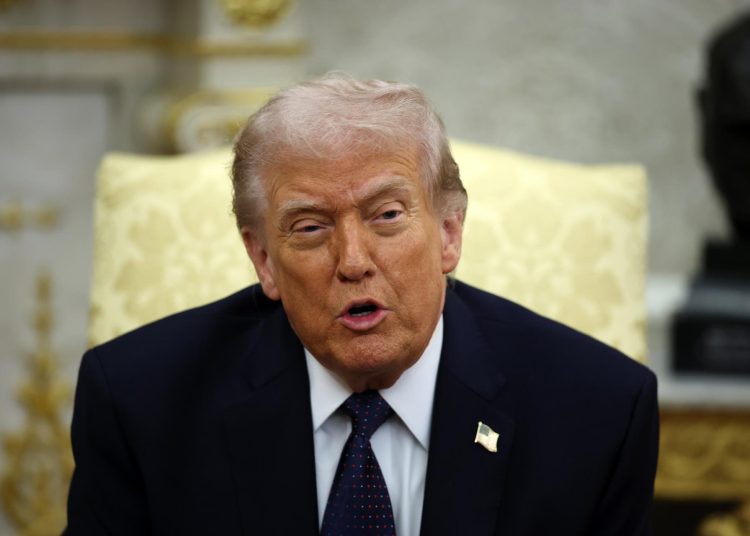 Donald Trump en la Casa Blanca discutiendo sanciones comerciales contra España