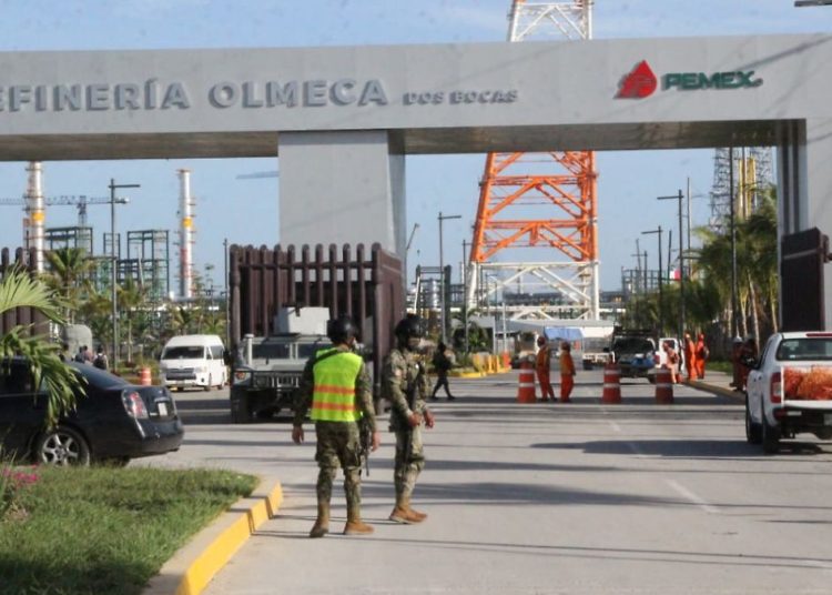 Autoridades desplegaron un operativo tras detectar hidrocarburos en Dos Bocas
