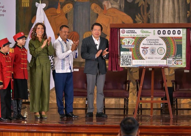 Mario Delgado Carrillo y Lotería Nacional develaron el billete del Sorteo Superior 2879 por el centenario de las Normales Rurales