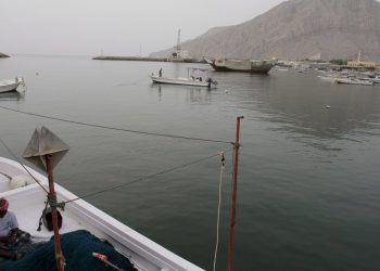 Varios barcos mercantes fueron alcanzados por proyectiles cerca del estrecho de Ormuz en las últimas horas