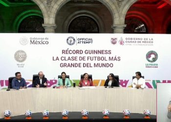 CDMX busca romper récord Guinness con clase masiva de futbol