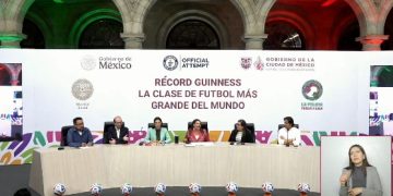 CDMX busca romper récord Guinness con clase masiva de futbol