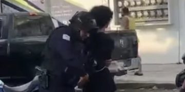 Detienen a estudiante tras tiroteo en Michoacán: Reportan dos profesoras fallecidas y un fusil decomisado.