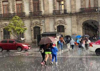 Canales de baja presión y humedad provocarán lluvias y chubascos en varias regiones del país