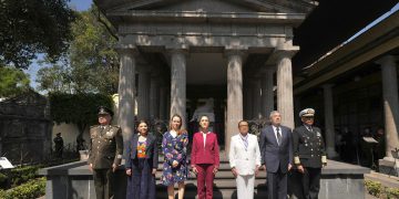 Claudia Sheinbaum encabezó el homenaje a Margarita Maza de Juárez