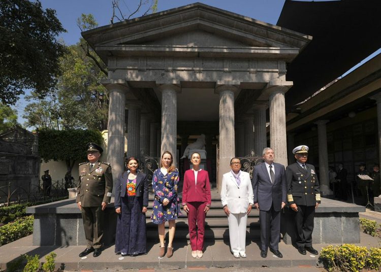 Claudia Sheinbaum encabezó el homenaje a Margarita Maza de Juárez