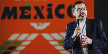 Jorge Álvarez Máynez anuncia a Gustavo Ayón como aspirante en Nayarit