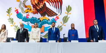 Samuel García fue abucheado por empresarios durante su llegada a Caintra