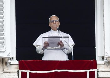 Durante el rezo del Ángelus en la Plaza de San Pedro, el Papa llamó a trabajar por la paz, la justicia y la solidaridad
