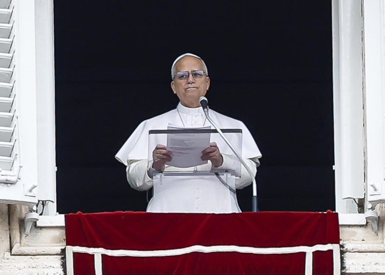 Durante el rezo del Ángelus en la Plaza de San Pedro, el Papa llamó a trabajar por la paz, la justicia y la solidaridad
