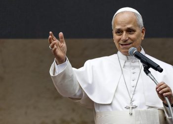 El papa León XIV sostuvo una conversación telefónica con el presidente palestino Mahmud Abás
