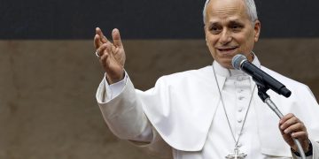 El papa León XIV sostuvo una conversación telefónica con el presidente palestino Mahmud Abás