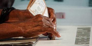 Comisiones Unidas de la Cámara de Diputados aprobaron la iniciativa de reforma electoral con 45 votos de Morena y 39 en contra de PT, PVEM y la oposición