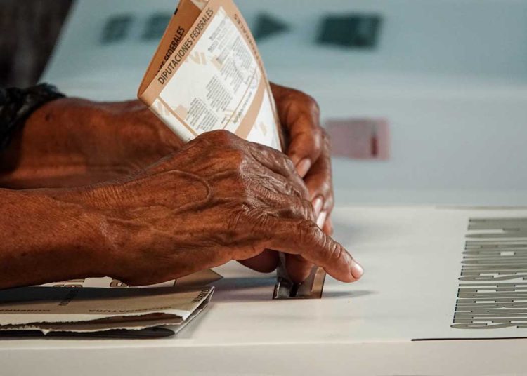 Comisiones Unidas de la Cámara de Diputados aprobaron la iniciativa de reforma electoral con 45 votos de Morena y 39 en contra de PT, PVEM y la oposición