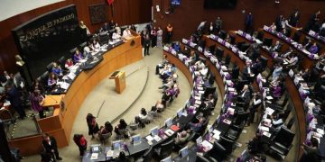 Senadores discuten la reforma constitucional para eliminar pensiones millonarias de la burocracia dorada