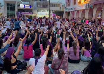 Mujeres marchan en Sinaloa por el 8M; exigen justicia por feminicidios y desapariciones