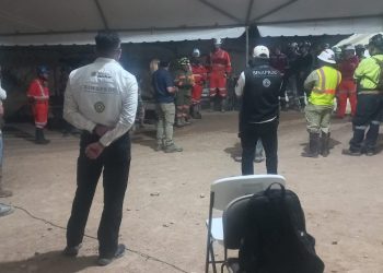 Rescatistas trabajan sin pausa para localizar a los mineros atrapados en la mina Santa Fe