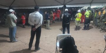 Rescatistas trabajan sin pausa para localizar a los mineros atrapados en la mina Santa Fe