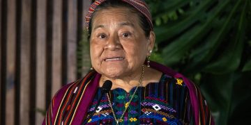 Rigoberta Menchú es nombrada Alta Consejera en la SRE