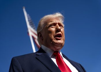 Escándalo en redes: Trump borra imagen donde aparece como Jesús tras críticas de la Iglesia.
