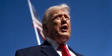 Escándalo en redes: Trump borra imagen donde aparece como Jesús tras críticas de la Iglesia.