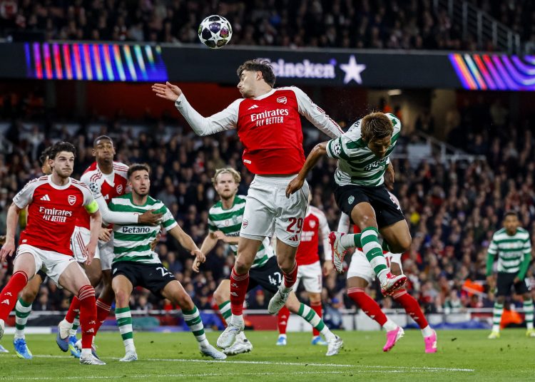 LONDON (United Kingdom), 15/04/2026.- Kai Havertz of Arsenal (L) in action against Hidemasa Morita of Sporting (R) during the UEFA Champions League quarter-finals, 2nd leg match between Arsenal and Sporting Clube de Portugal in London, Britain, 15 April 2026. (Liga de Campeones, Reino Unido, Londres) EFE/EPA/TOLGA AKMEN