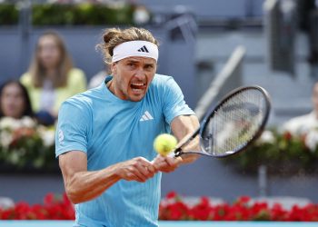 El alemán Alexander Zverev, número 3 del mundo, se impuso este lunes al francés Terence Atmane, 47 del ránking ATP, por 3-6 y 6-7 (7) en los dieciseisavos