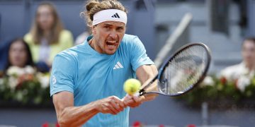 El alemán Alexander Zverev, número 3 del mundo, se impuso este lunes al francés Terence Atmane, 47 del ránking ATP, por 3-6 y 6-7 (7) en los dieciseisavos