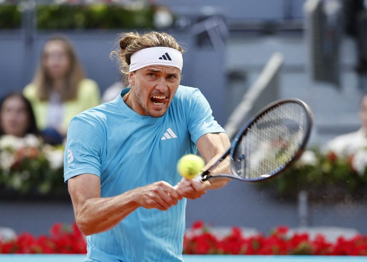 El alemán Alexander Zverev, número 3 del mundo, se impuso este lunes al francés Terence Atmane, 47 del ránking ATP, por 3-6 y 6-7 (7) en los dieciseisavos