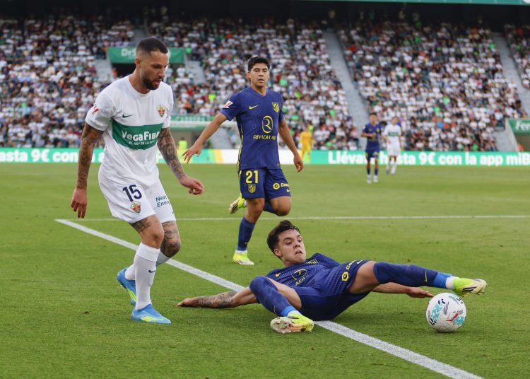 El Elche alimentó este miércoles sus opciones de lograr la permanencia al superar por 3-2 al Atlético de Madrid, que acusó las numerosas ausencias