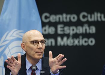 Al concluir su estancia en el país, el Alto Comisionado de Naciones Unidas consideró que el tema de las desapariciones no debe politizarse