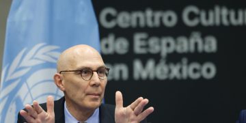 Al concluir su estancia en el país, el Alto Comisionado de Naciones Unidas consideró que el tema de las desapariciones no debe politizarse