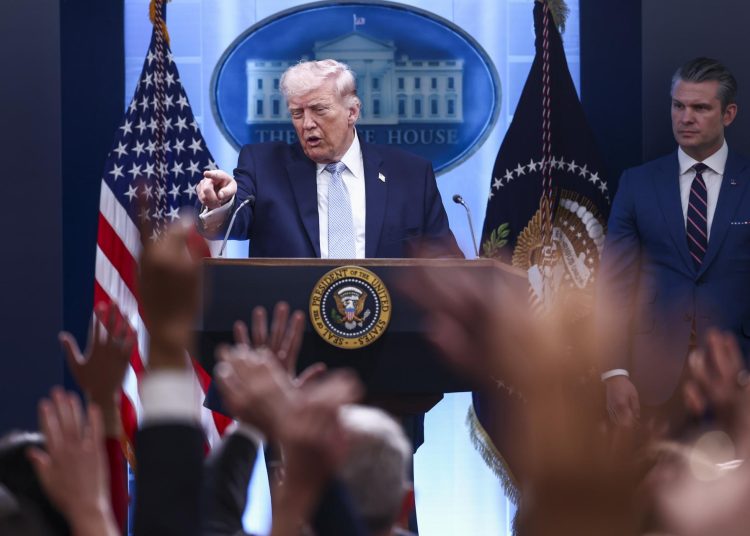 “Reloj en marcha: El mundo contiene el aliento ante el plazo final de Trump para abrir el estrecho de Ormuz”
