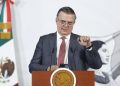 Marcelo Ebrard admite que su hijo vivió en la embajada de Londres y niega abuso de recursos