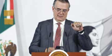 Ebrard ve a México como la próxima fábrica de semiconductores de Norteamérica