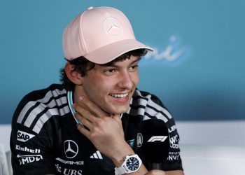 Antonelli estrena el liderato más joven en Miami