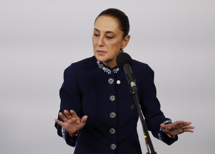 "La democracia no es de las élites": Claudia Sheinbaum defiende la soberanía de los pueblos en cumbre internacional.