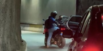 Alerta en Santa Fe: Buscan a sujetos que asaltaron a conductor en el túnel de Carlos Echanove.