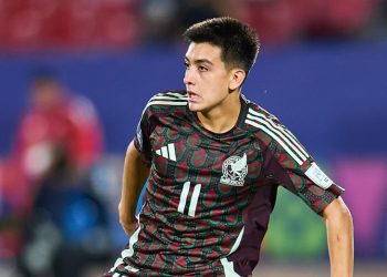 FIFA impulsa regla Sub-21: clubes deberán alinear a un canterano joven