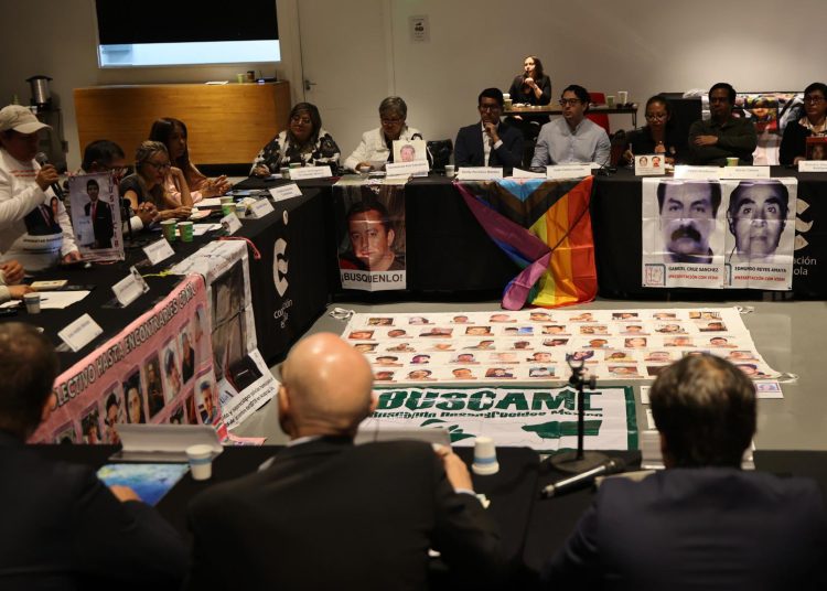 Volker Türk se reúne con familiares de personas desaparecidas