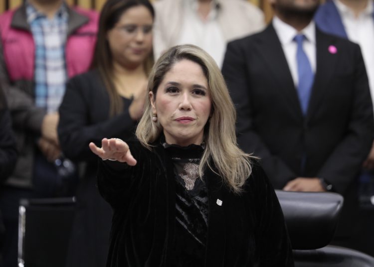 “No somos enemigos del gobierno”: Arturo Manuel Chávez y los nuevos consejeros rinden protesta en el INE.