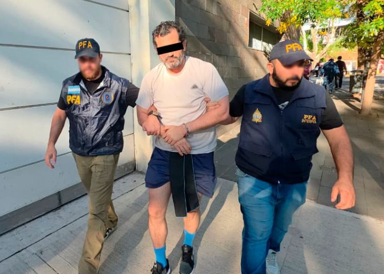 La caída del "Contraalmirante": Guatemala descubre cómo Fernando Farias obtuvo documentos ilegales