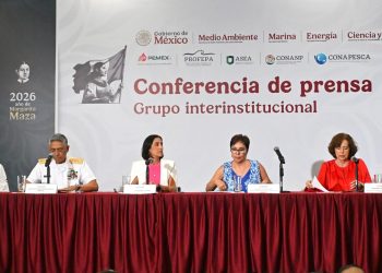 Pemex despide a tres funcionarios tras confirmar grave derrame de petróleo en el Golfo de México