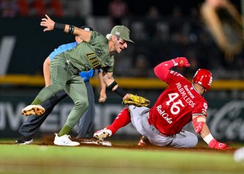 Con un rally de cuatro carreras en la séptima entrada, los Leones de Yucatán rompieron el empate y terminaron imponiéndose 8-4 sobre los Diablos Rojos del México