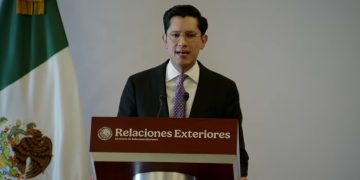 “Sin subordinación”: El mensaje de Roberto Velasco al asumir la política exterior de México