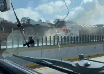 Incendio de tractocamión provoca cierre en Ixtapaluca