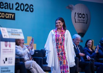 Clara Brugada convoca a un "movimiento mundial" para salvar a las ciudades de la desigualdad.